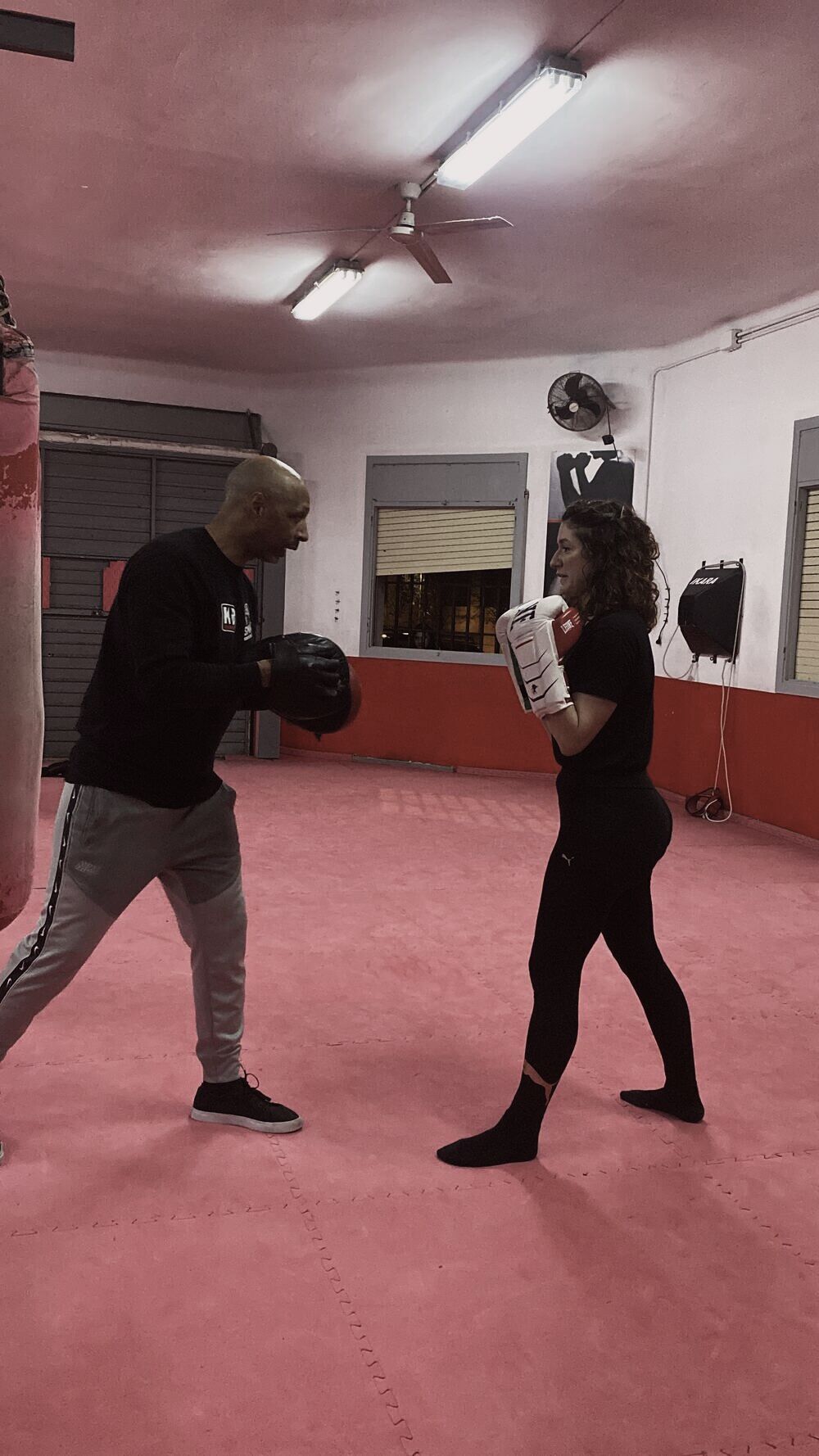Entrenamiento de guanteo en el gimnasio